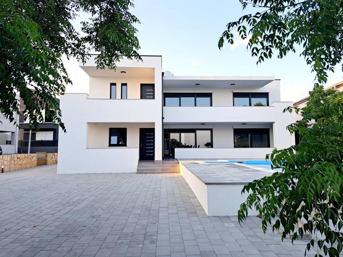 Villa Leptiric Вир Екстериор снимка